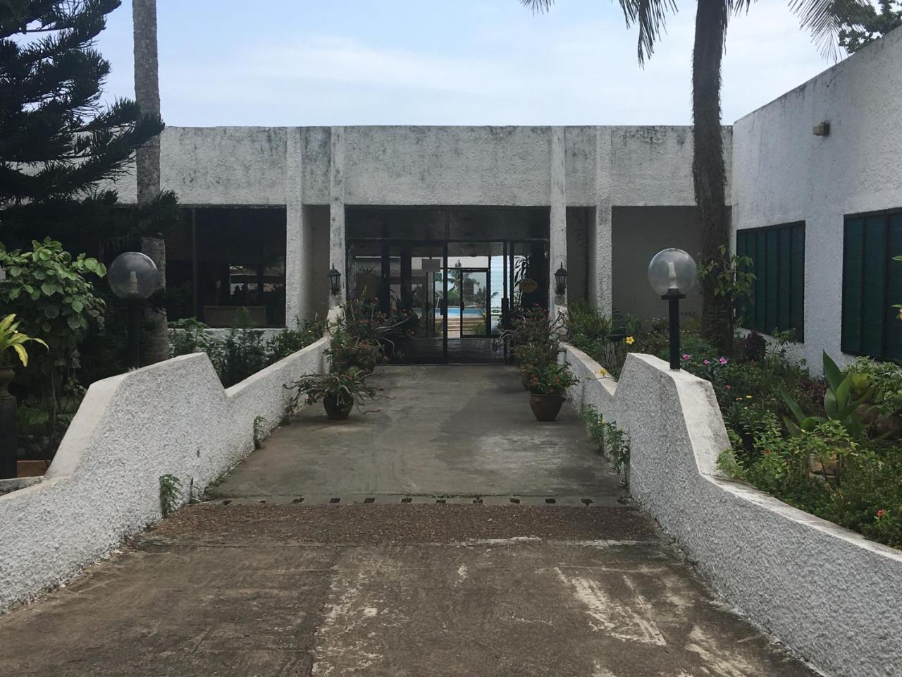 Biriwa Beach Hotel Exterior photo